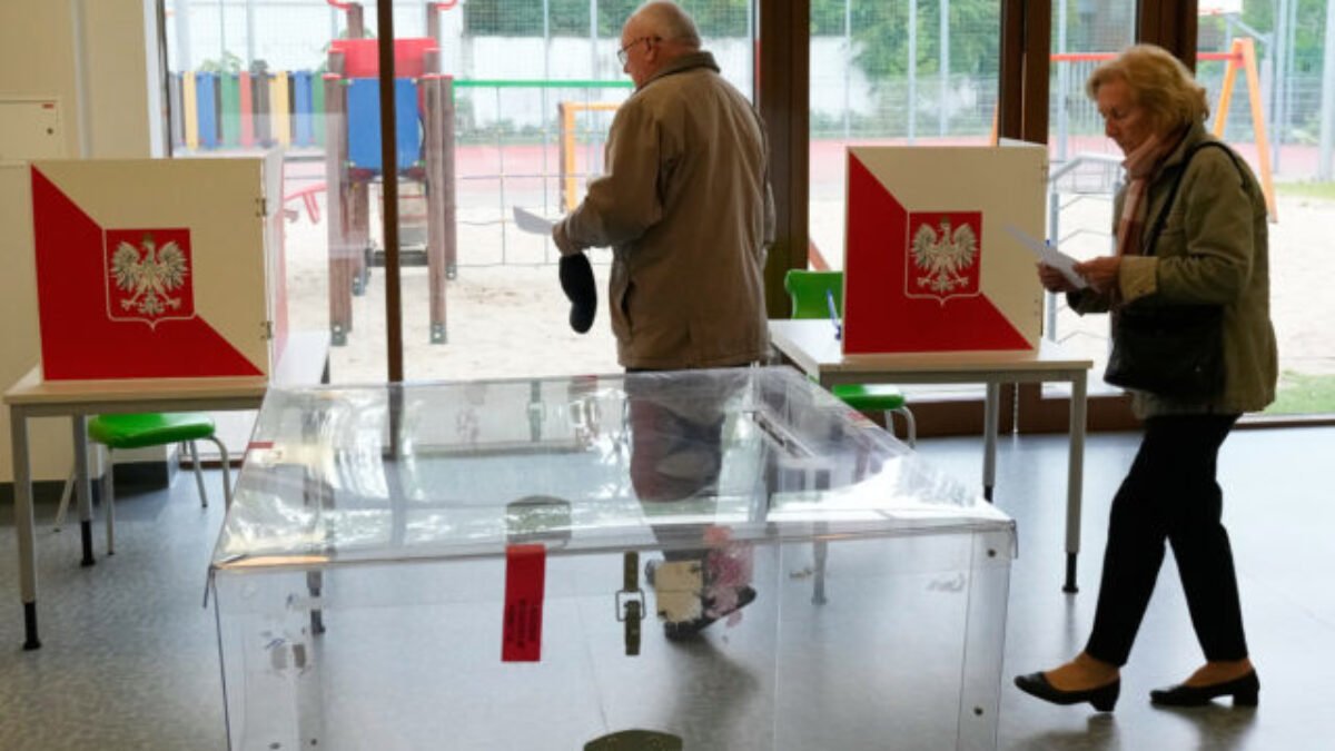 Poľsko si volí prezidenta, výsledky rozhodnú o budúcnosti vlády aj vzťahu s USA a Úniou