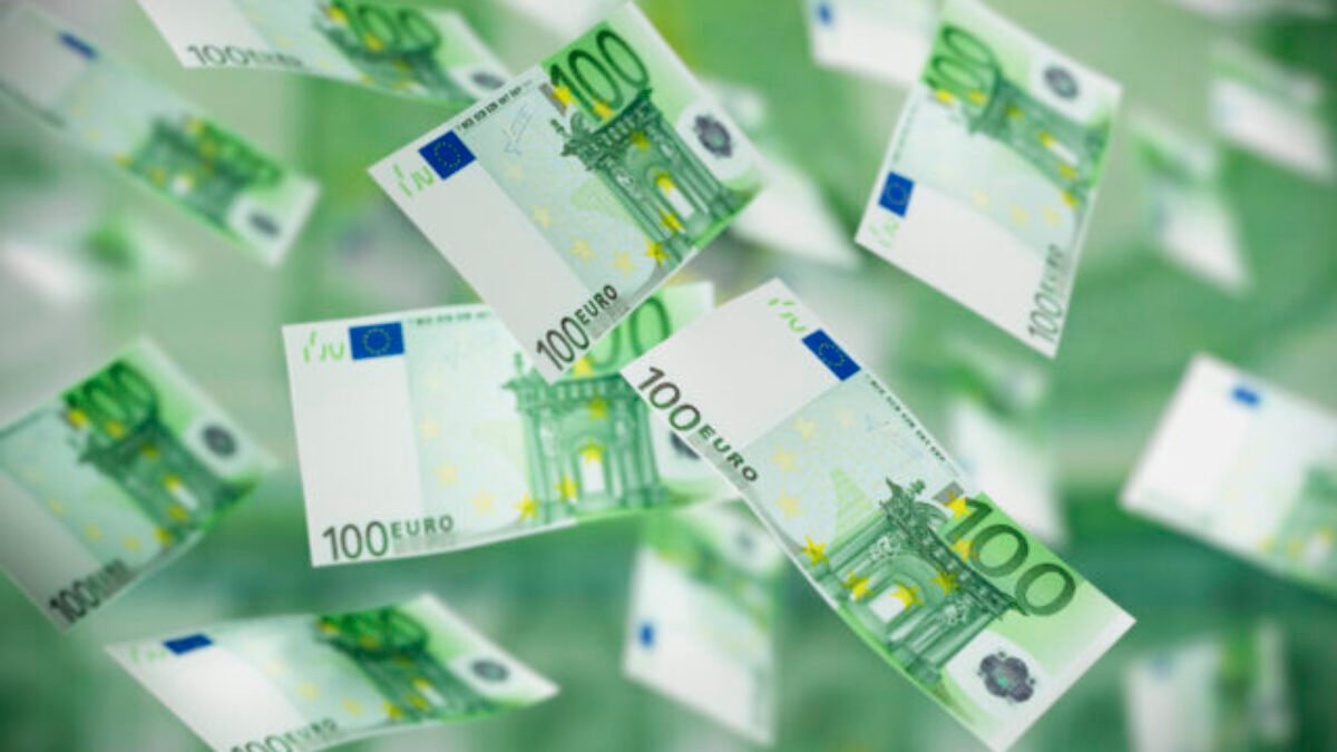 Odmena 800 eur poteší tisícky Slovákov, bude vyplatená vo výplatnom termíne za máj 2025