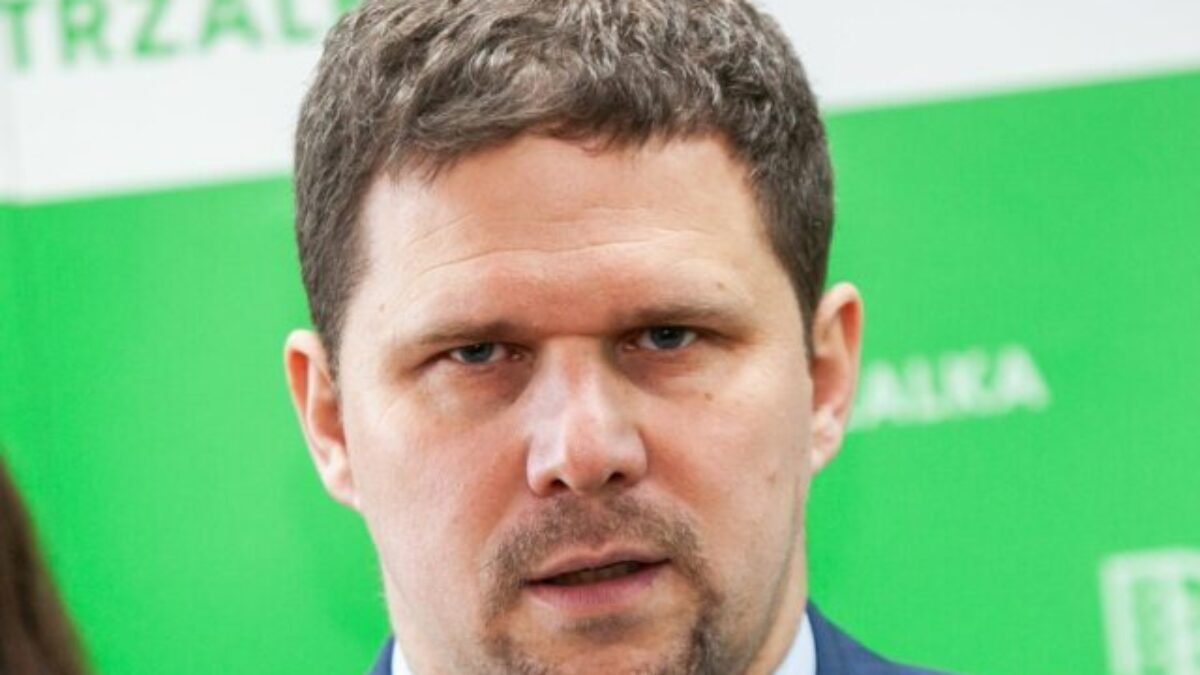Bratislava obdržala od Petržalky platobný rozkaz, Hrčkova zmluva s advokátmi je však znepokojujúca – FOTO