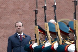 Bývalý ruský prezident Medvedev hrozí Trumpovi treťou svetovou vojnou