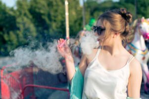 Štát chce ochrániť deti pred e-cigaretami. Jeden líder koaličnej strany je však ...