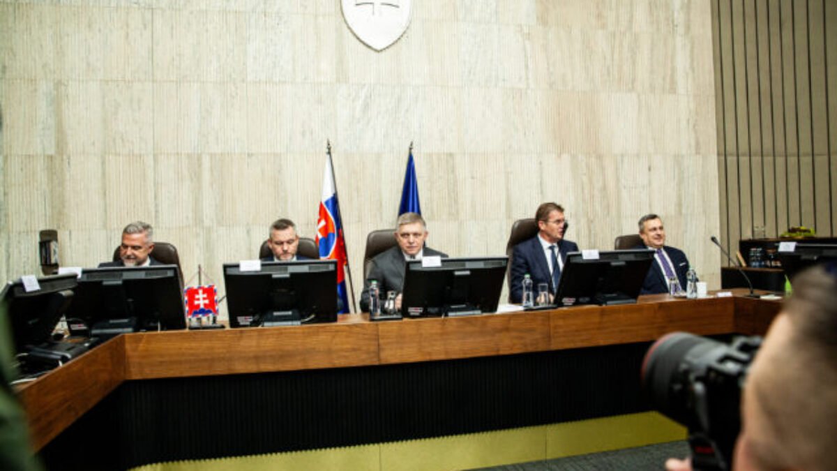 Vláda odvolala Pavlisa z funkcie predsedu Úradu pre normalizáciu, na jeho čelo vymenovala Kadleca