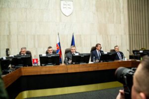 Vláda odvolala Pavlisa z funkcie predsedu Úradu pre normalizáciu, na jeho čelo v...