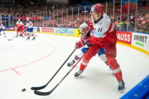 MS v hokeji 2025 (výsledky 9. máj) – Dva zápasy sa skončili 5:0, jeden sa predlž...