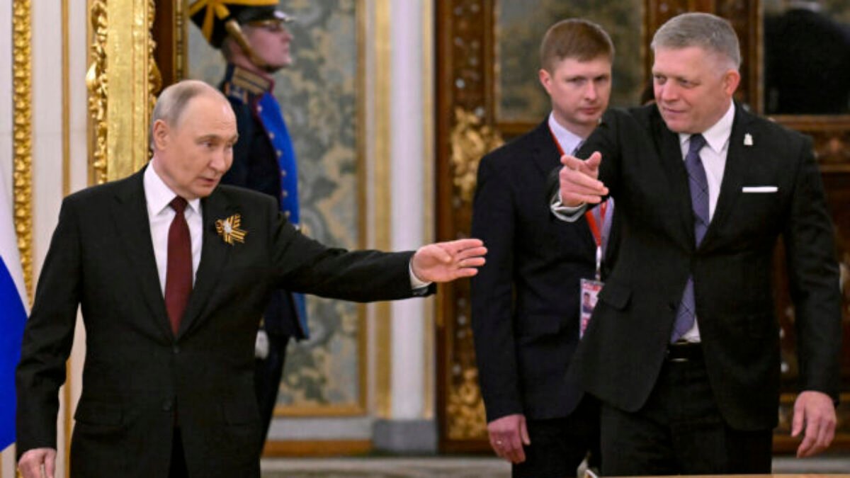 Fico hovoril s Putinom aj o svojom pláne postaviť na Slovensku pomník sovietskemu maršalovi Konevovi