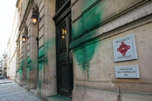 Vandali zneuctili parížsky pamätník holokaustu a synagógy, Izrael hovorí o koord...