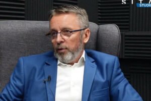 Fico doslova pácha vlastizradnú politiku, Slovensko sa podľa Mikloša stáva nedôv...