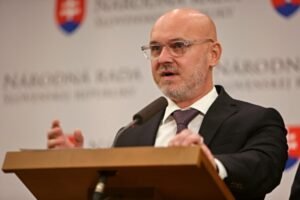 Krajina chradne a Fico si robí luxusné oslavy za 750-tisíc, SaS reaguje na pripr...