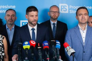 Progresívne Slovensko obviňuje vládu z podrazu na obce. Zrušená tlačovka má podľ...
