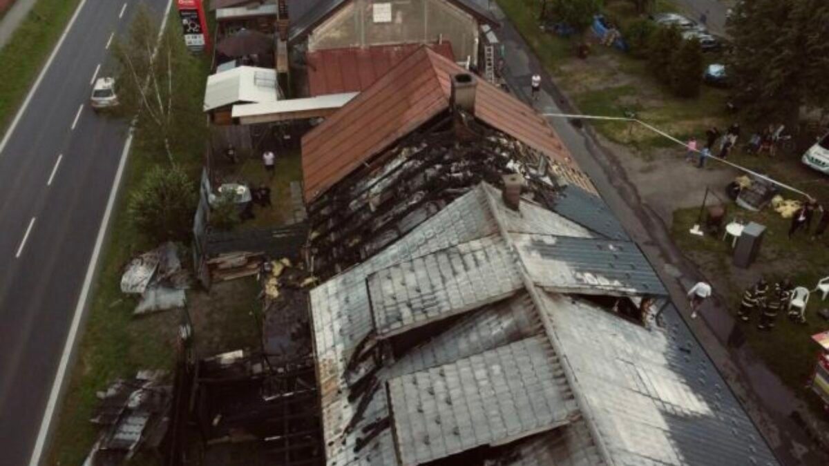 V súvislosti s požiarom rodinných domov v Kežmarku mesto poskytlo okamžitú pomoc zasiahnutým rodinám – FOTO