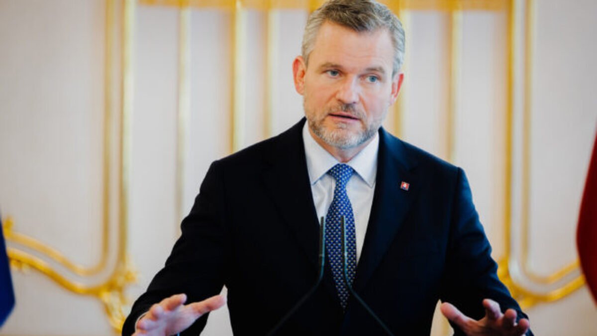 Pellegrini je znepokojený narastajúcim napätím vo svete, viaceré demokratické krajiny rezignujú