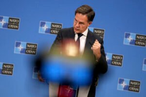Krajiny NATO podpísali záväzok zvýšiť výdavky na obranu