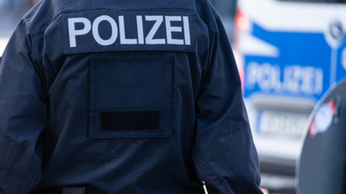 Zastrelili Afganca, ktorý v juhonemeckom meste nožom niekoľkokrát bodol policajta