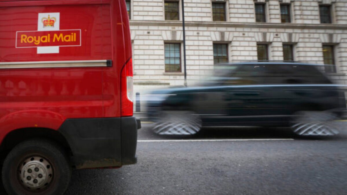 Šéfom britskej pošty Royal Mail sa stal český miliardár