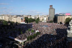 V Srbsku protestovalo až 140-tisíc ľudí, študenti a verejnosť požadujú predčasné...