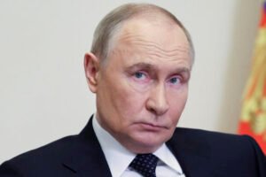 Putin priznal finančné problémy, Rusko začne od budúceho roka šetriť na armáde
