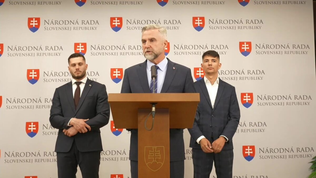 Tlačová beseda poslancov za stranu SMER-SD na tému: 5 otázok na pani Šimečkovú