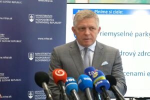 TK predsedu vlády SR R. Fica a podpredsedníčky vlády a ministerky hospodárstva S...