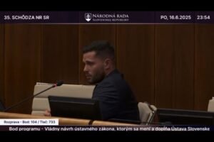 R. Glück: V roku 2000 by ich považovali za pacientov, dnes z nich médiá vyrábajú...