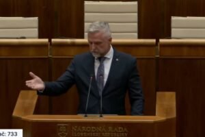T. GAŠPAR: POSLANEC KDH ALEBO PS? MAJERSKÉHO HODNOTY SA ROZPÚŠŤAJÚ AKO ĽAD V LET...