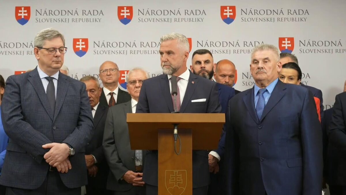 Tlačová beseda poslancov NR SR za SMER-SD na tému: K novele Ústavy SR