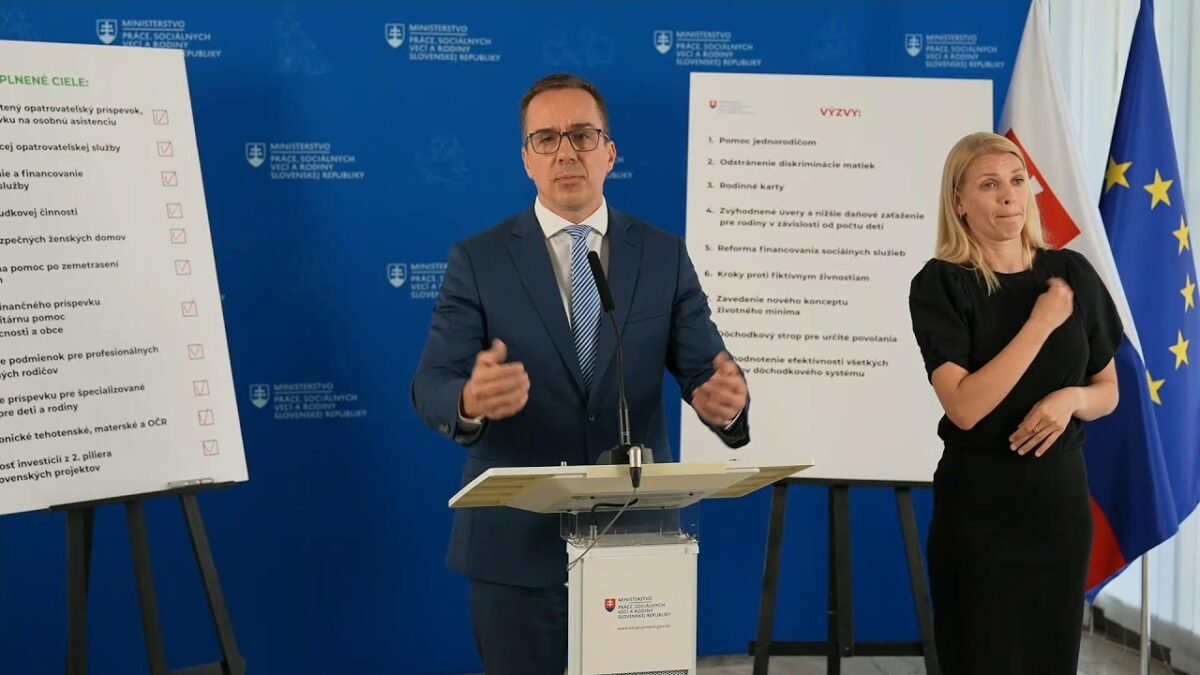 TK premiéra R. Fica a ministra E. Tomáša po rokovaní na Ministerstve práce sociálnych vecí a rodiny