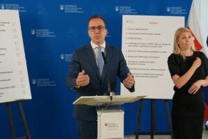 TK premiéra R. Fica a ministra E. Tomáša po rokovaní na Ministerstve práce sociá...