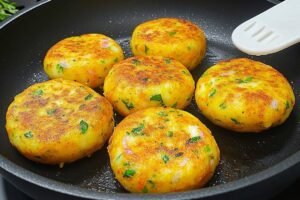 Ak máte 3 zemiaky a 1 vajíčko, tento recept je pre vás! Rodinný recept za 10 min...