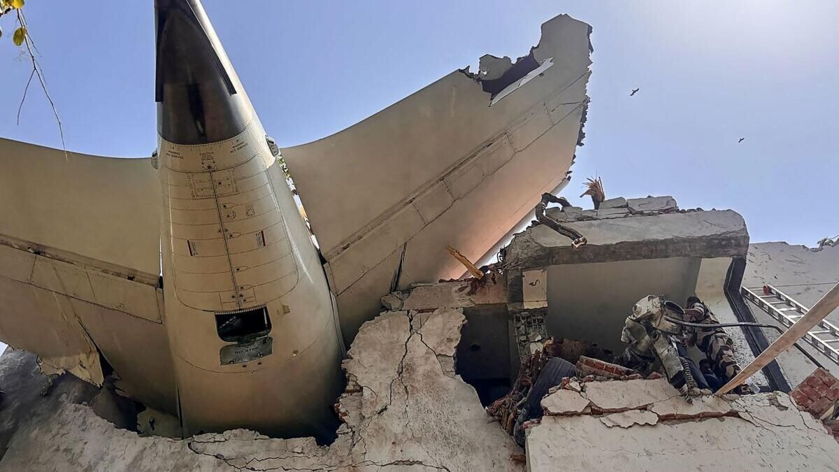 Jediný preživší havárie lietadla spoločnosti Air India hovorí, že lietadlo sa zrútilo len 30 sekúnd po štarte