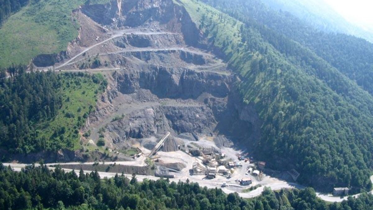 Mesto Poprad: Trhacie práce v lome Dubina