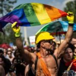 Slovenská národna strana požiada predsedu vlády Slovenskej republiky, aby sa obrátil na európskeho komisára, ktorého navrhla slovenská vláda, Maroša Šefčoviča, a vyzval ho na vzdanie sa funkcie