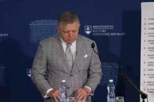 TK predsedu vlády SR R. Fica a ministerky M. Šimkovičovej po rokovaní na Ministe...