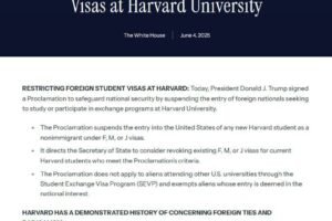 Trump oficiálne zakazuje Harvardu prijímať zahraničných študentov s niekoľkými m...