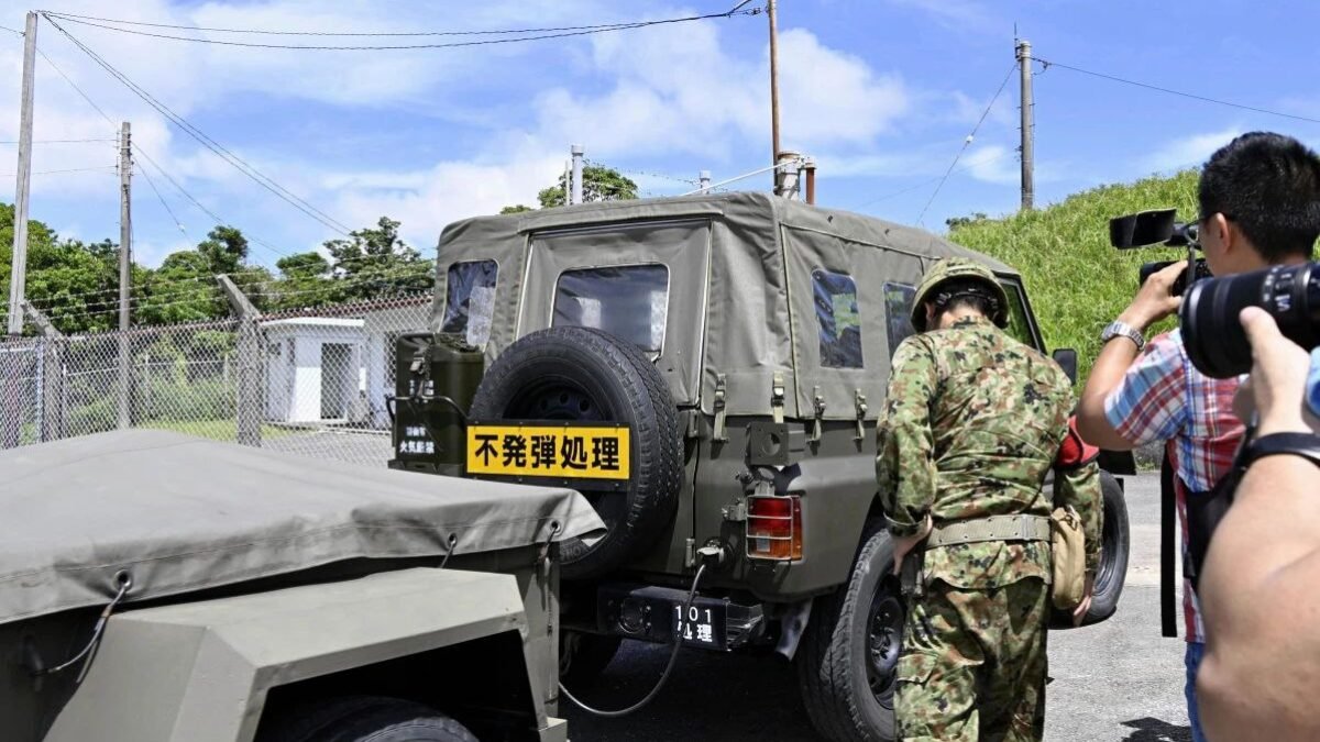 Niekoľko príslušníkov japonských síl sebaobrany bolo v pondelok zranených pri výbuchu v sklade munície na americkej vojenskej leteckej základni Kadena na Okinawe v južnom Japonsku, uviedli predstavitelia ministerstva obrany