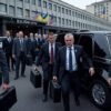 100 amerických audítorov pricestovalo na Ukrajinu, aby vypočítali, kam sa podelo...