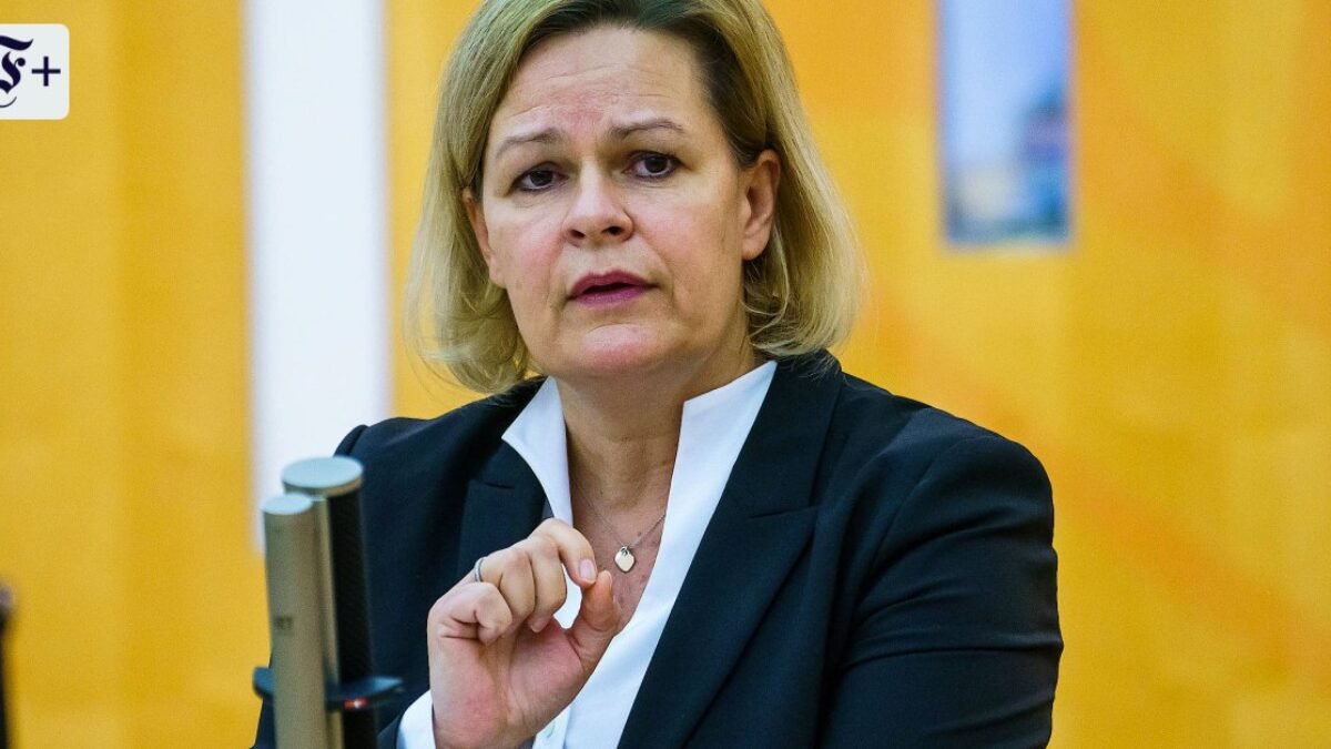 Dočasné pozastavenie zákazu časopisu Compact, ktoré iniciovala ministerka vnútra Nancy Faeser, opäť nastoľuje citlivú otázku hraníc slobody prejavu v Nemecku a v EÚ