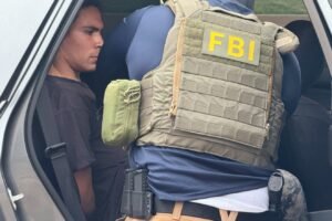 FBI zatkla Alejandra Orellanu za distribúciu ochranných štítov z nákladného auta...