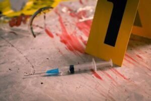Prebiehajúce vyšetrovanie vo Francúzsku: Spojitosť mRNA vakcín a agresívnej Rako...