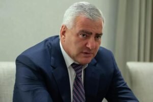 Arménsky podnikateľ Samvel Karapetyan bráni cirkev a skončil vo väzení