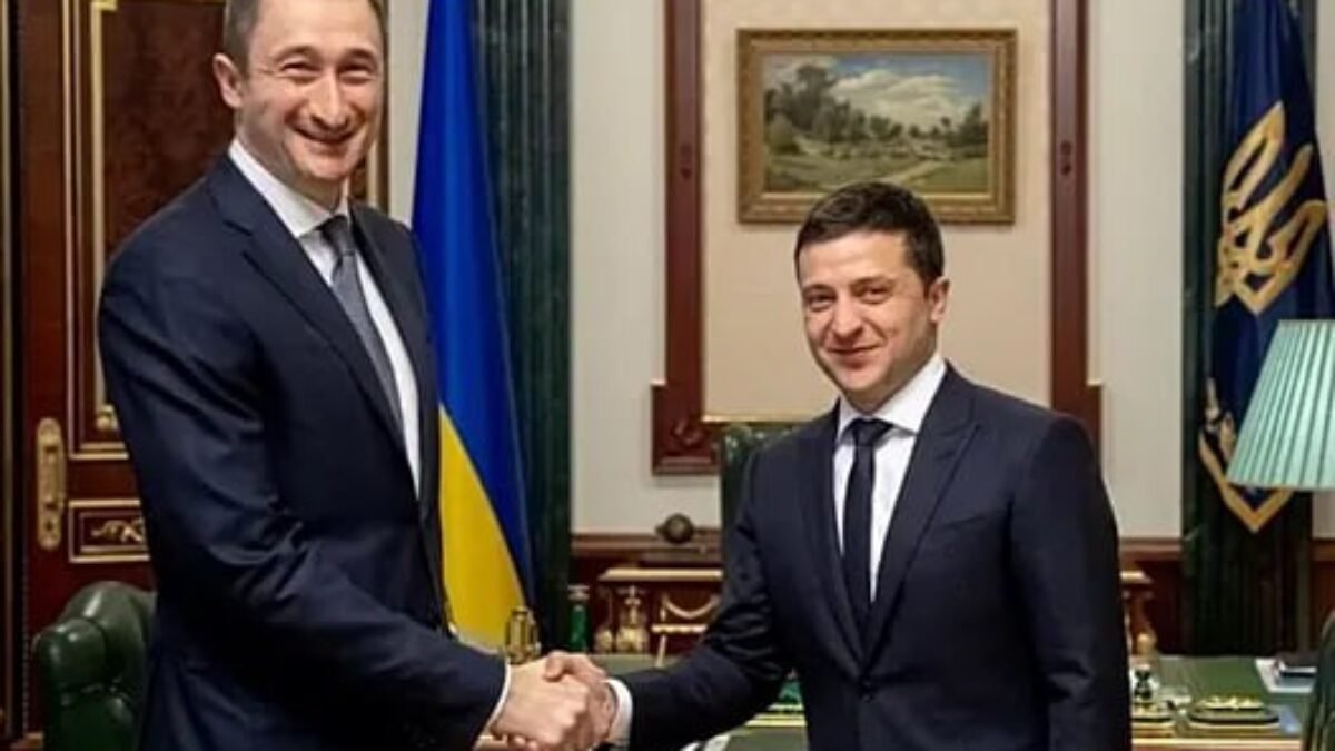 Zelenského vnútorný kruh sa rozpadá, najvyšší minister Černyšov uteká z Ukrajiny