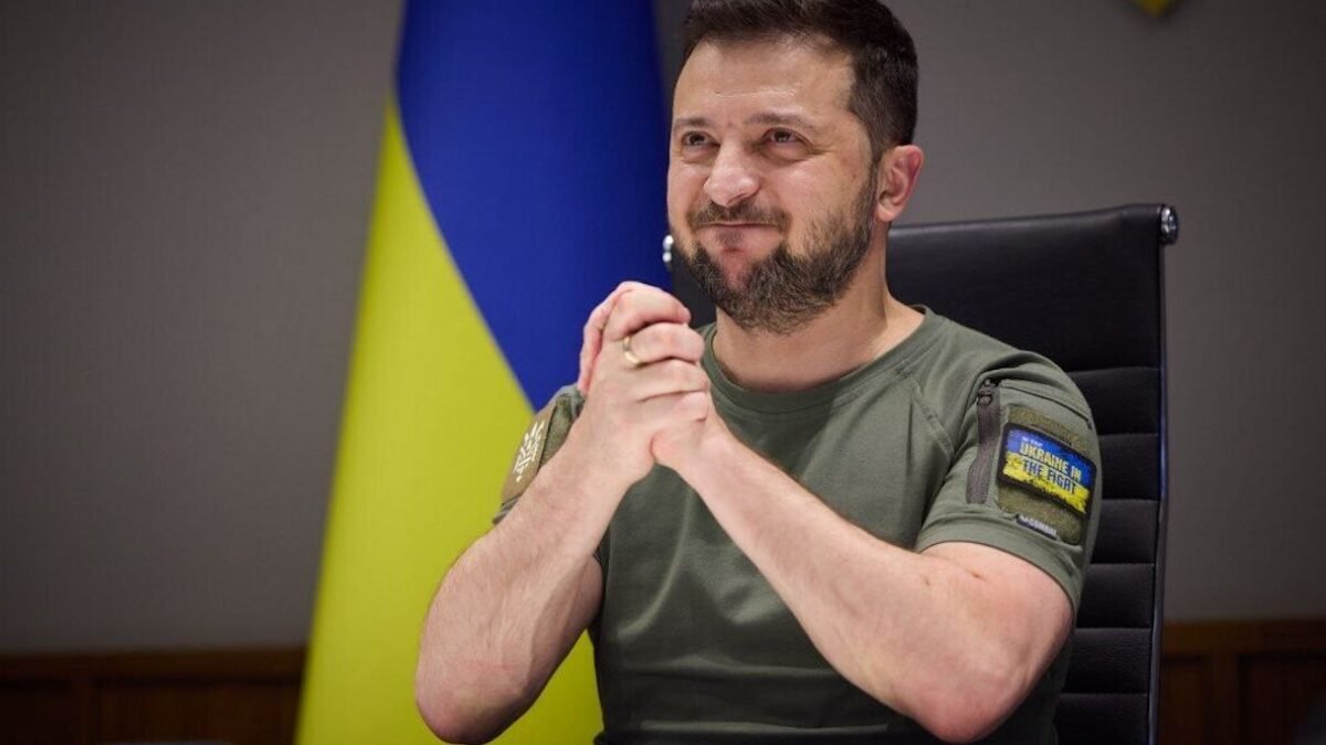 Zelenskyj opäť žiada západné vlády, aby do kyjevského režimu naliali viac peňazí – tentoraz požaduje 0,25 % svojho HDP na rozšírenie ukrajinskej výroby zbraní