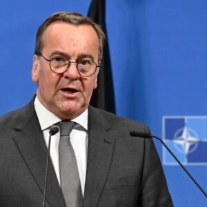 Podľa ministra obrany Pistoriusa potrebuje Bundeswehr až 60 000 nových vojakov