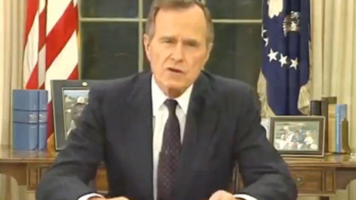 George Bush poslal americkú armádu a Národnú gardu, aby sa vysporiadali s nepokojmi v Los Angeles v roku 1992