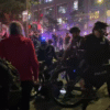 Policia v Seattli zasahovala proti výtržníkom ANTIFA pred federálnou budovou v S...