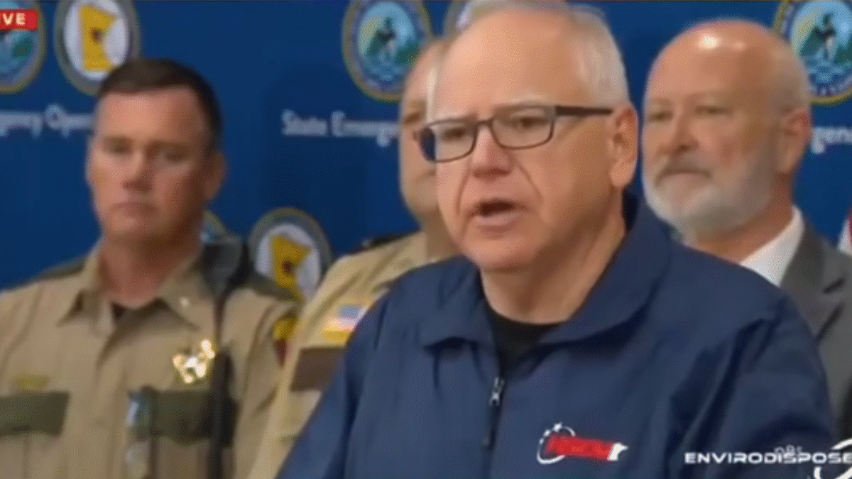 Guvernér Minnesoty Tim Walz potvrdil, že členka snemovne reprezentantov Melissa Hortman a jej manžel boli zabití pri atentáte, ktorý označil za politicky motivovaný
