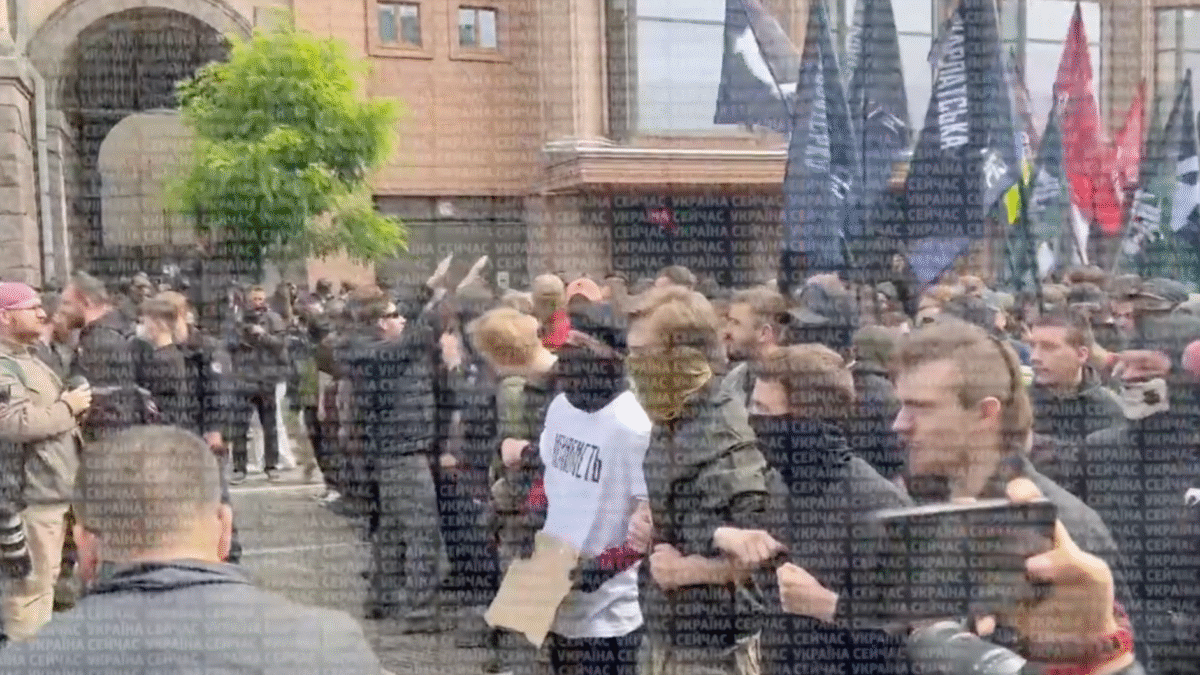 Ukrajinskí neonacisti dnes protestovali proti pochodu LGBT v Kyjeve