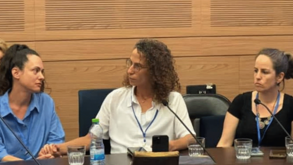 Náhoda? Izrael začína vojnu s Iránom uprostred škandálu so zneužívaním detí