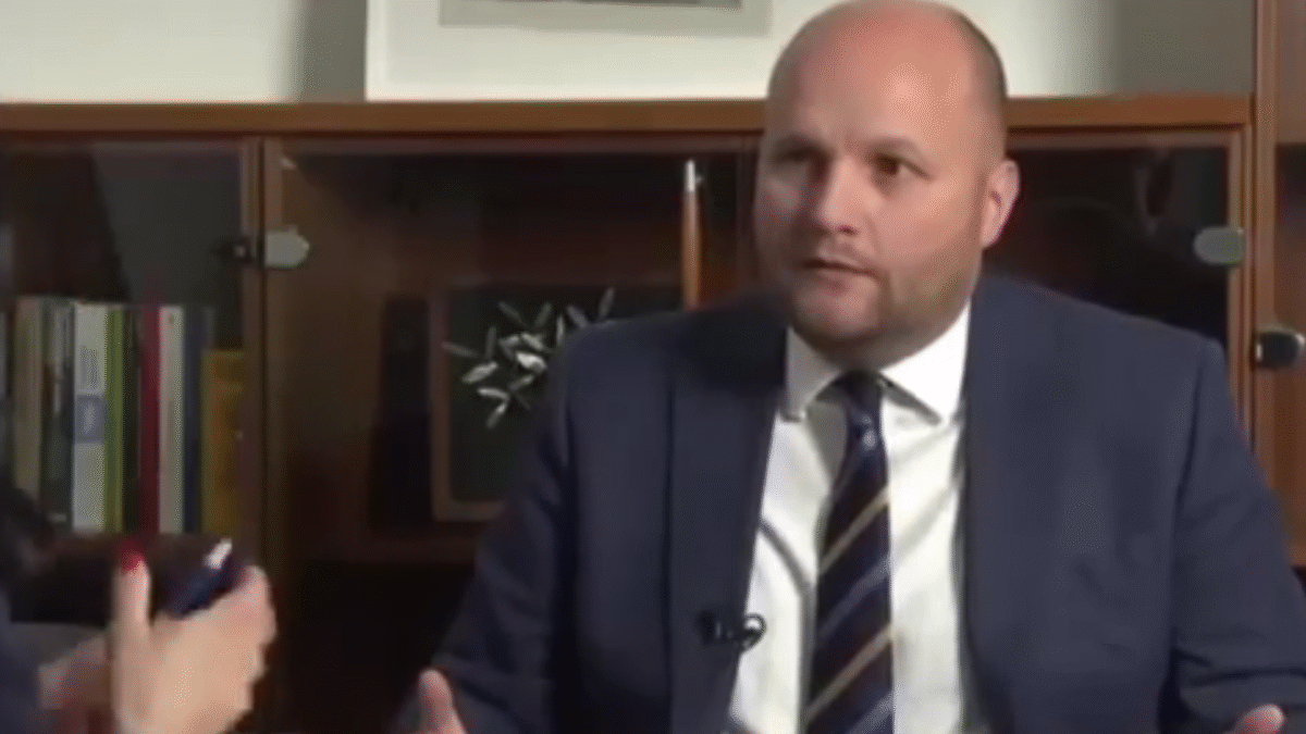 NAĎ – Neskutočne Arogantný Demokrat. O koľko miliónov ožobráčil slovenských daňových poplatníkov?