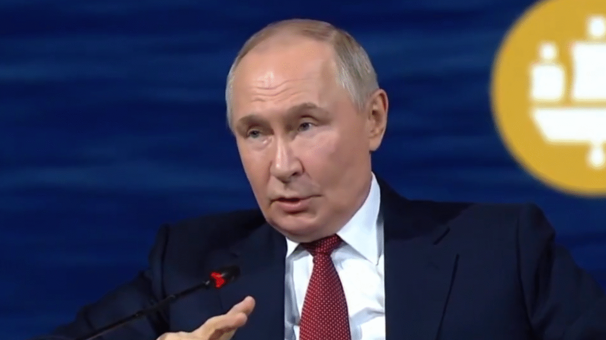 Vladimír Putin: „Rusi a Ukrajinci sú jeden národ a v tomto zmysle je celá Ukrajina naša.“