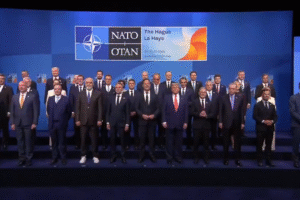 „Rodinná“ fotografia členov NATO – Zelenskyj do rodiny nepatrí